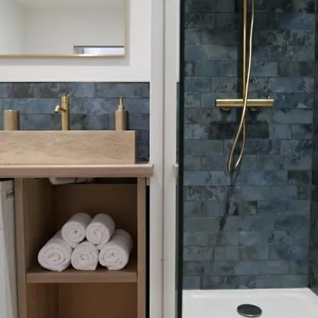Renove Vue 6 Personnes 莱萨布勒-多洛讷
